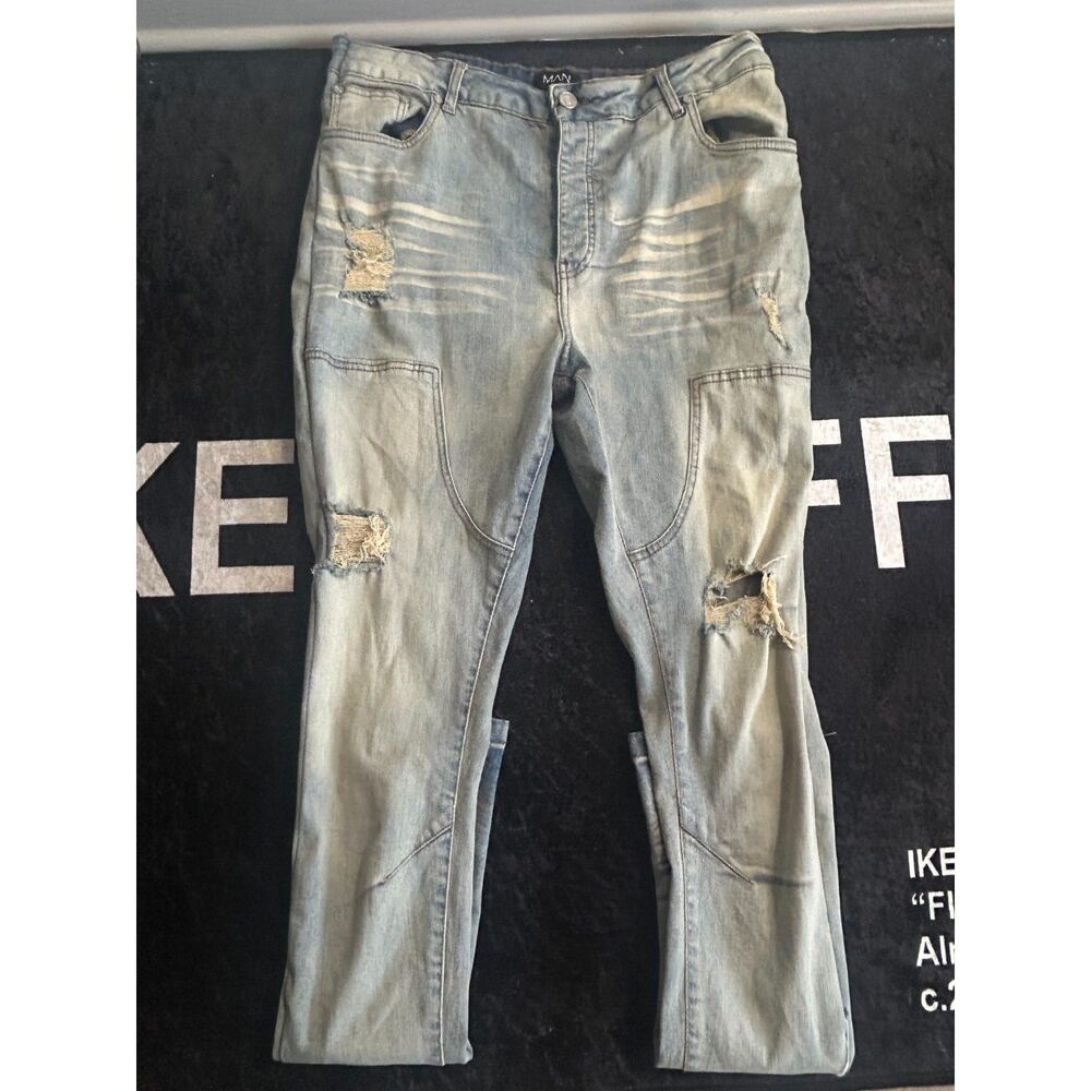 BoohooMan Baggy Light Wash Distressed Men Jeans